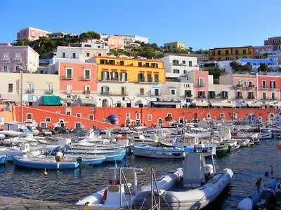 Agenzia Isotur Mari Di Levante *